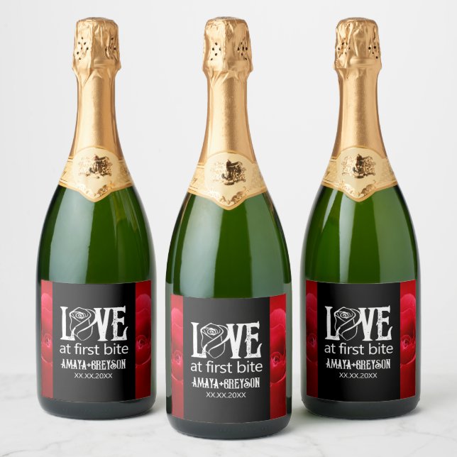 Gotische Rote Rose Liebe bei First Bite Wedding (Flaschen)