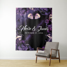 Gotische Skulls & Lila Rose Hochzeitskulisse Wandteppich