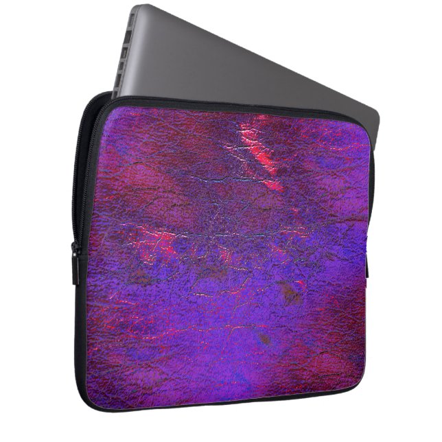 Gotische Veilchen bis rot vergrößertes Leder mit F Laptopschutzhülle (Vorne Rechts)