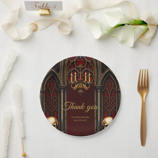 Gotischer Bogengang mit Skulls. Pappteller (Hochzeit)