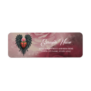 Gotisches Herz mit Blumen und Flügeln.
