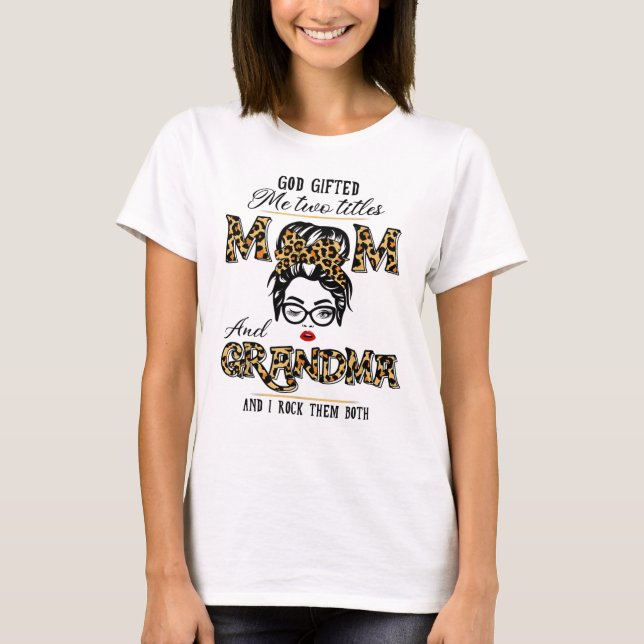 Gott gab mir zwei Titel Mama Oma Leopard Wink  T-Shirt (Vorderseite)