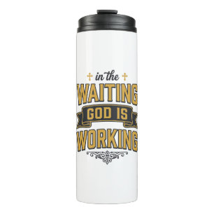 Gott wirkt Vintage-Glaubens-Typografie-Shirt_1 Thermosbecher