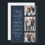 Gottesdienst, drei Foto religiöser Weihnachten<br><div class="desc">Ruhm Gott in der höchsten! Diese religiöse Weihnachtskarte zeigt drei Fotos zusammen mit dem Bibelvers von Luke 2:14 in handgeschriebenem Stil. Diese drei Foto Christliche Weihnachtskarte ist ideal für aussagekräftige Weihnachtsgrüße. Der Typ auf der Vorderseite ist hellblau auf einem marinen Hintergrund, und die Rückseite ist eine passende Marine mit blauen...</div>