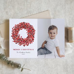 Gouache Red Winterberry Wreath Foto Weihnachten<br><div class="desc">Frohe Weihnachten | Senden Sie Ihre Urlaubswünsche mit dieser individuell gestaltbaren Weihnachtskarte an Freunde und Familie. Diese Weihnachtskarte des Fotos ist mit einem handgemalten goldfarbenen Winterbeerkranz ausgestattet. Personalisieren Sie diese klassische Weihnachtskarte,  indem Sie Ihre Details hinzufügen. Diese Weihnachtskarte für den Kranz ist auf anderen Cardstock erhältlich. Matching-Elemente sind verfügbar.</div>