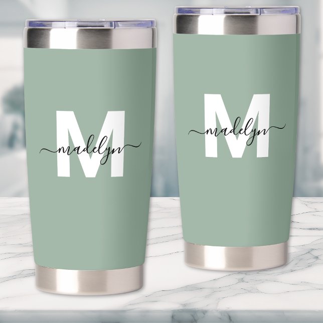 Gourde Isotherme Nom du monogramme vert moderne (Sage Green Modern Monogram Name Insulated Tumbler)