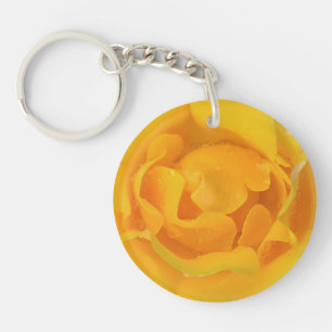 Gouttes d'eau de rose jaune romantique