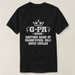Gpa Definition Funny bedeutet Cool Großopfer Gesch T-Shirt<br><div class="desc">Holen Sie sich dieses lustige und sarkastische Sprichwort-Outfit für stolze Großvater,  der seine bezaubernden Enkel,  Enkel,  Enkeltochter am väterlichen Tag oder Weihnachten,  Großeltern Tag,  Trag dies,  um Ihren süßen und coolen Großvater in der ganzen Welt zu erkennen!</div>