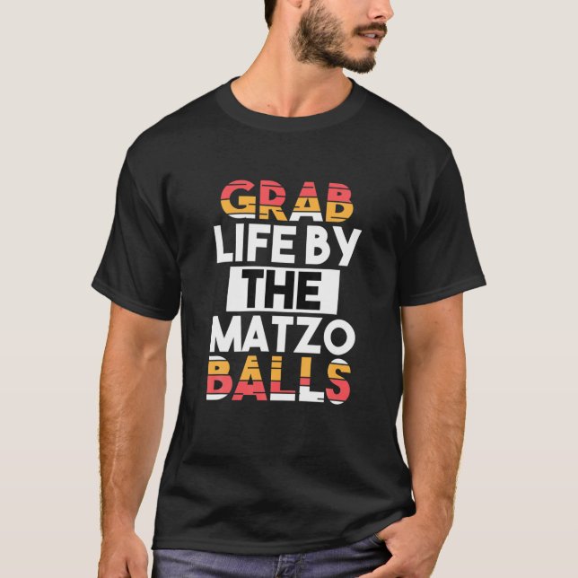 Grab Life by Matzo Balls Funny Pessach Jude T-Shirt (Vorderseite)
