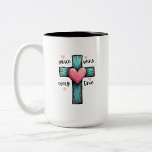 Grace gewinnt jedes Mal, wenn Rustikales Kreuz Zweifarbige Tasse