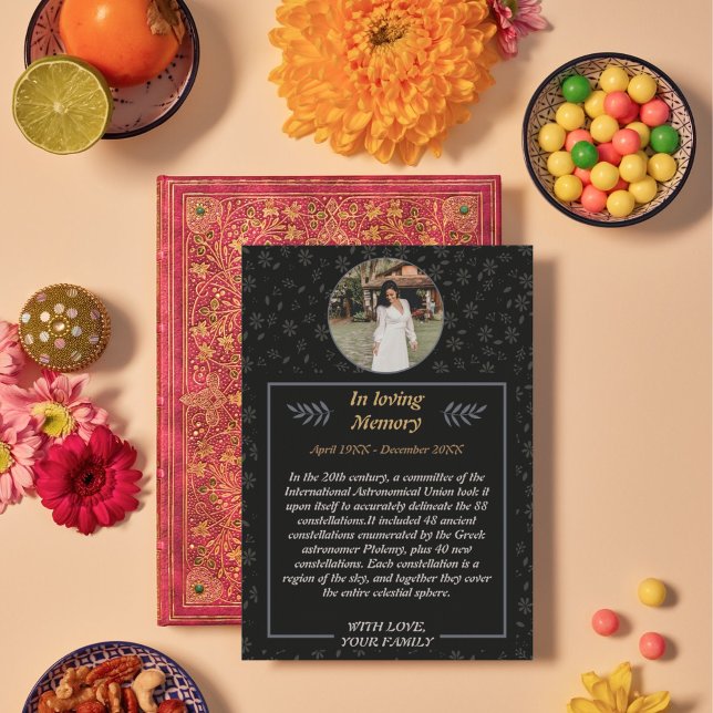 Graceful Abarewell: Blumenbeerdigung mit Foto Einladung (Graceful Farewell: Floral Funeral Invitation with Photo)