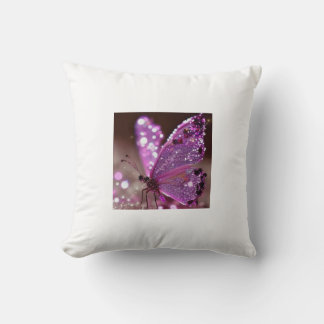 Graceful Dreams Die bezaubernde Lila Schmetterling Kissen