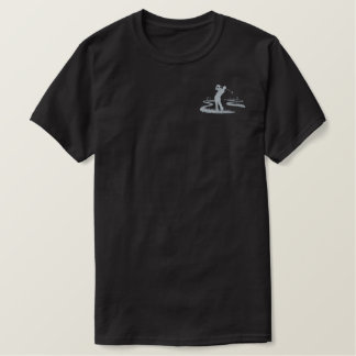 Graceful Golfer Silhouette Artwork Besticktes T-Shirt