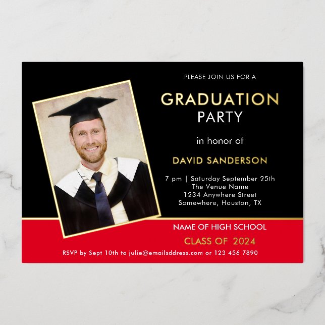 Grad 2025 Graduation Party Foto Red Black Gold Folieneinladung (Vorderseite)