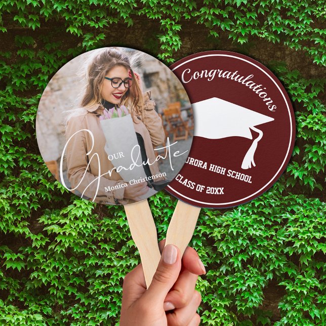 Grad Cap Modernes Graduate Foto Dark Maroon Fächer (Keep cool on graduation day or at your party with these photo double-sided hand fans.)