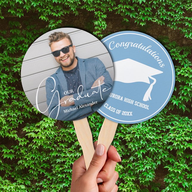 Grad Cap Modernes Graduate Foto Pulver Blau Fächer (Keep cool on graduation day or at your party with these photo double-sided hand fans.)
