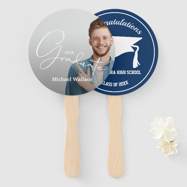 Grad Cap Modernes Script Graduate Foto Hand Fan Fächer (Vorne und Hinten)