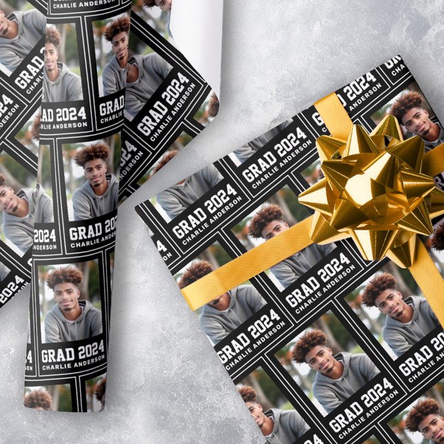 Grad Jahr 2024 Graduierte Foto Name schwarz Geschenkpapier (Grad year 2024 graduate photo name black wrapping paper)