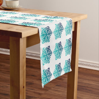 Gradient Blue Green, Navy Snowflakes Table Runner Kurzer Tischläufer