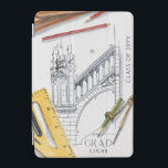 Graduate Class of 2022 Architecture Engineer Name iPad Mini Hülle<br><div class="desc">Graduate Class of 2022 Architecture Engineer Grad Personalisiert Name iPad Hüllen & Covers bietet eine Abbildung eines Teils eines Gebäude mit den Tools, die für den zeichn erforderlich sind, plus den Text "Grad", Ihren Namen und Ihr Qualifikationsjahr. Personalisieren Sie den Text durch Bearbeiten in den bereitgestellten Textfeldern. Entworfen von ©Evco...</div>