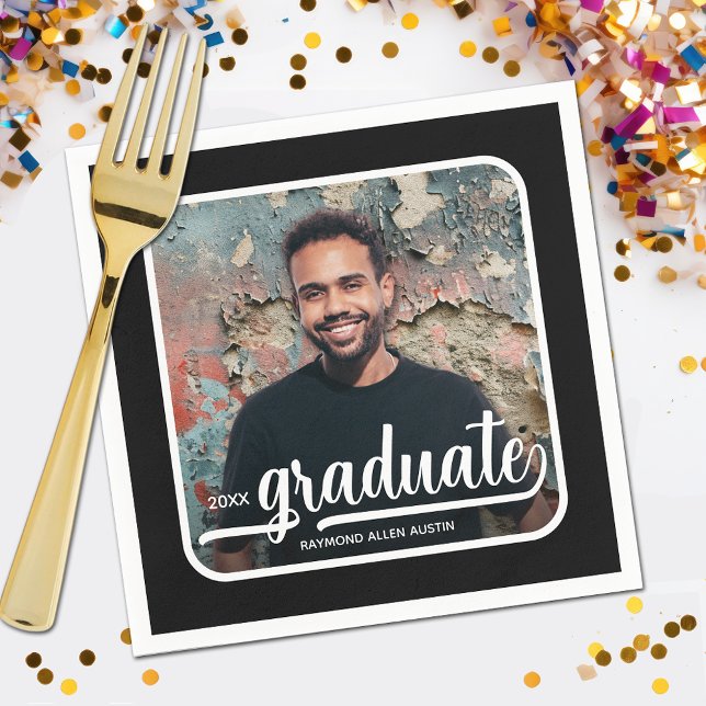 Graduate Foto Bold Script Graduation Party Serviette (Your photo, name, class year and "Graduate" in a cool script on black background party napkins)