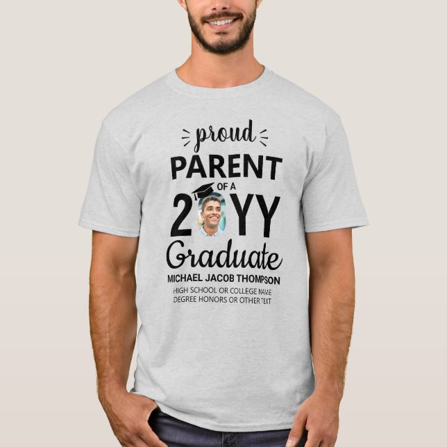 Graduate Foto Class Year Proud Parud Abschluss T-Shirt (Vorderseite)
