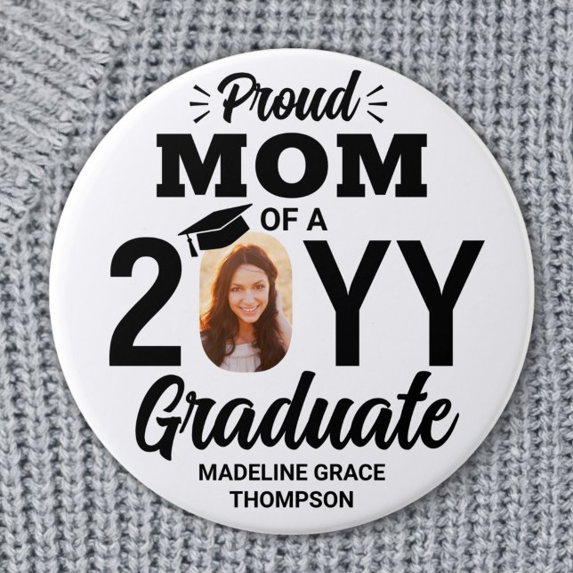 Graduate Foto Proud Mama Moderne Schwarz/Weiß Button (Von Creator hochgeladen)