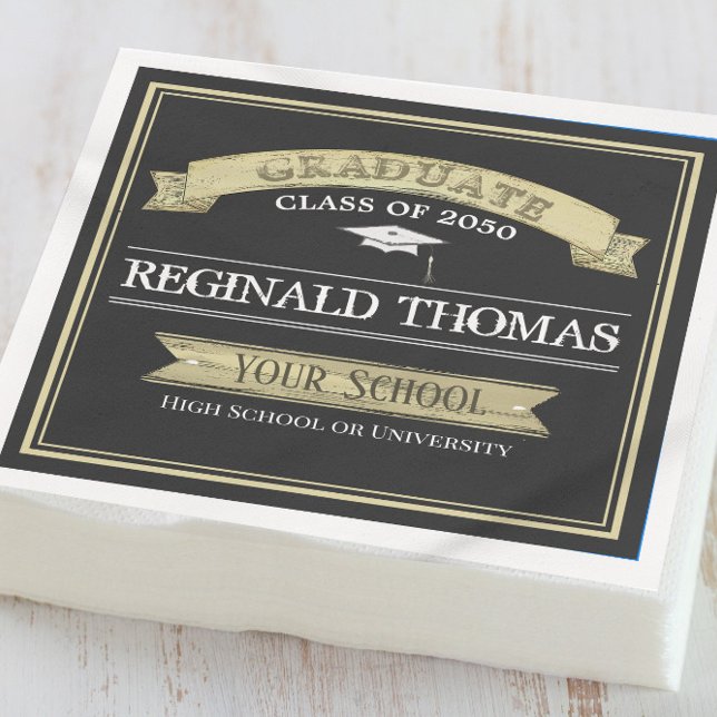 Graduate Gold Black Vintag Banner Mortarboard Serviette (Von Creator hochgeladen)