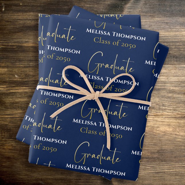 Graduate Grad Gold Kalligrafie Script modern Geschenkpapier Set (Von Creator hochgeladen)