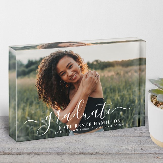 Graduate Modern White Script Abschluss Fotoblock (Von Creator hochgeladen)