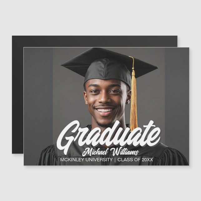 Graduate Photo Bold Script Graduation Magnet Card (Vorne/Hinten)
