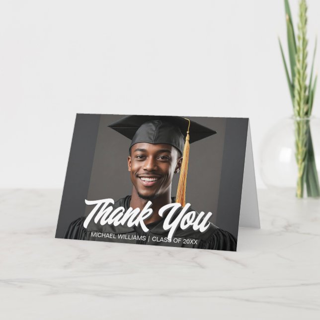 Graduate Photo Bold Script Overlay Graduation Dankeskarte (Vorderseite)