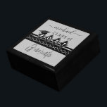 Graduate - Schwarz & Silber - Anpassen Erinnerungskiste<br><div class="desc">Graduate Geschenkboxen bereit für Sie zu personalisieren. Auch die Hintergrundfarbe kann geändert werden. ✔ HINWEIS: ÄNDERN SIE NUR DIE VORLAGEBEREICHE, DIE SIE BENÖTIGEN! 😀 Sie können den Text bei Bedarf entfernen und neu hinzufügen, was immer Sie möchten und welchen Schriftart Sie möchten. 📌 Wenn Sie weitere Anpassungen benötigen, klicken Sie...</div>