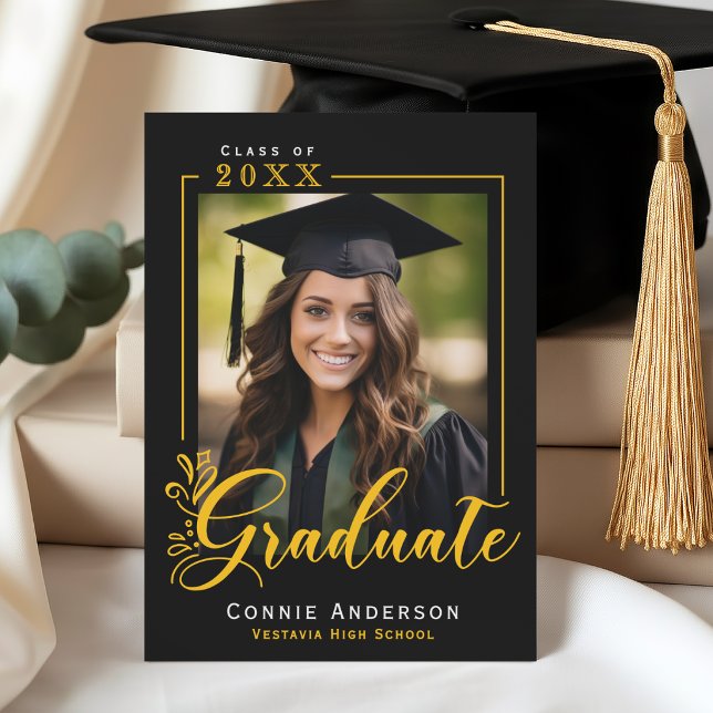 Graduate Script Photo Graduation Announcement Card Ankündigung (Graduate Trendy Script Photo Graduation Announcement)