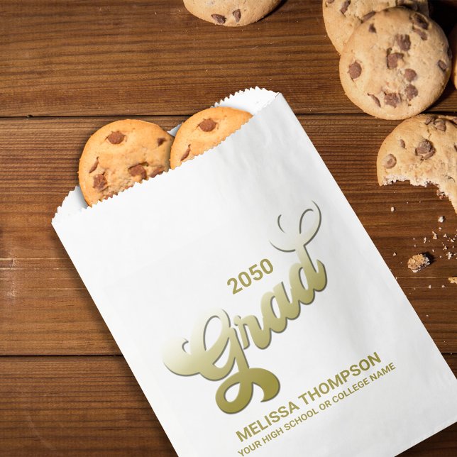 Graduate Simple Gold Typografy Retro Script Geschenktütchen (Graduate gold typography "Grad" party paper bag.)