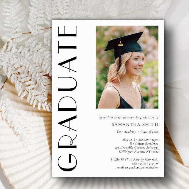 Graduate Simple Modern Typografy Graduation Party Einladung (Von Creator hochgeladen)