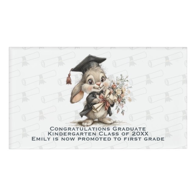 Graduation Bunny – Cute Diploma Pattern Namenschild (Vorderseite)