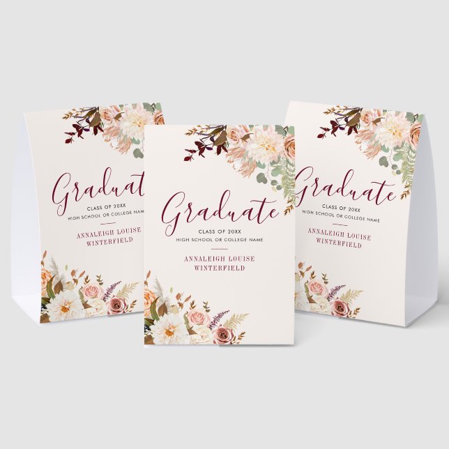 Graduation Party Floral Watercolor Script Tischaufsteller (In Situ (Mehrfachansicht))