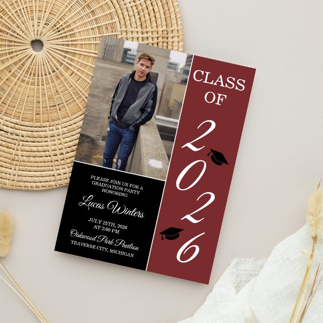 Graduationspartei 2025 Grad Hat Maroon Einladung (Von Creator hochgeladen)