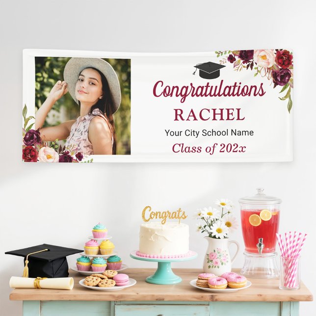 Graduiertengruppe Burgund Red Floral Grad Foto Banner (Von Creator hochgeladen)