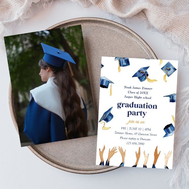 Graduiertes Foto l Happy Blue Hats Party Einladung (Von Creator hochgeladen)