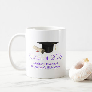 Graduierungsobergrenze und Diplom für die Lila Kla Kaffeetasse