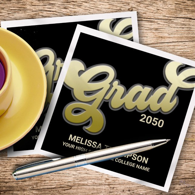 Graduierungspartei Schwarz-Gold-Typografie Serviette (Graduation gold gradient "Grad" typography paper cocktail napkin.)