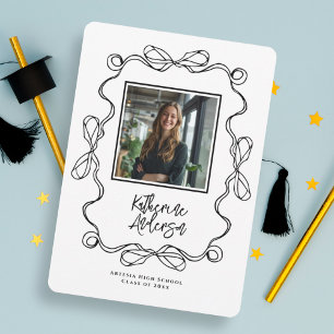 Graduierungspartei "Wavy Border Bow Black Foto" Einladung