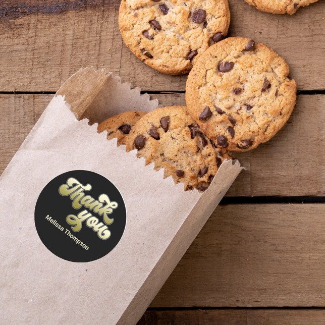 Graduierungsparty Gunst Vielen Dank Black & Runder Aufkleber (Graduate "Grad" typography gift label Thank you sticker. )