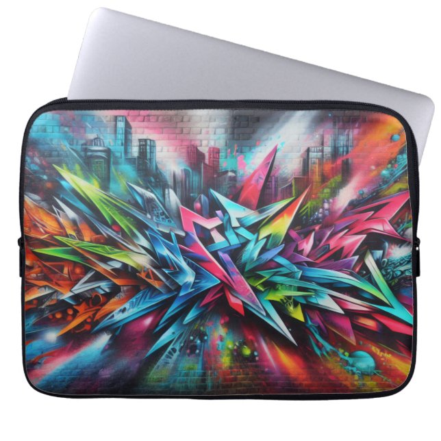 Graffiti an der Ziegelwand mit Skyline - Top  Laptopschutzhülle (Vorderseite)