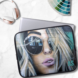 Graffiti Blondes Mädchen mit runder Sonnenbrille M Laptopschutzhülle