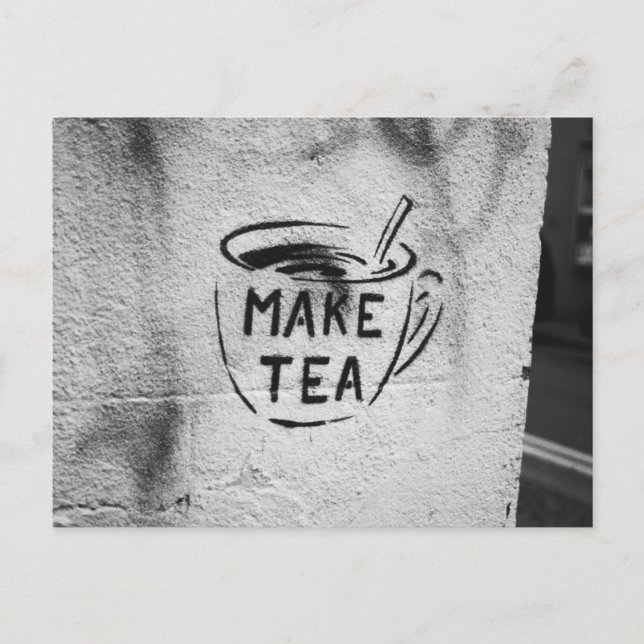 Graffiti stencil art "make tea" Slogan Postkarte (Vorderseite)
