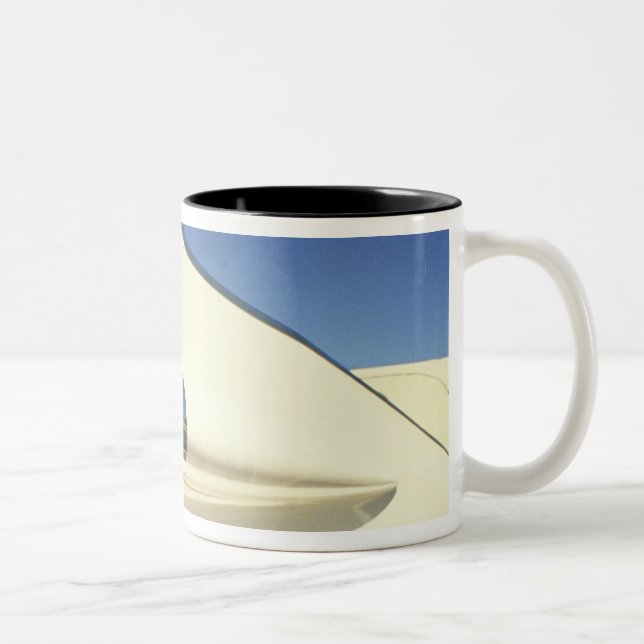 Grafik: Nahaufnahme der Flosse und des Rücklichtes Zweifarbige Tasse (Rechts)
