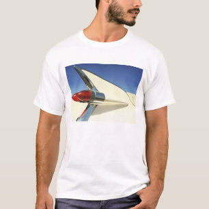 Grafik: Nahaufnahme von Heckflosse und Rücklicht a T-Shirt